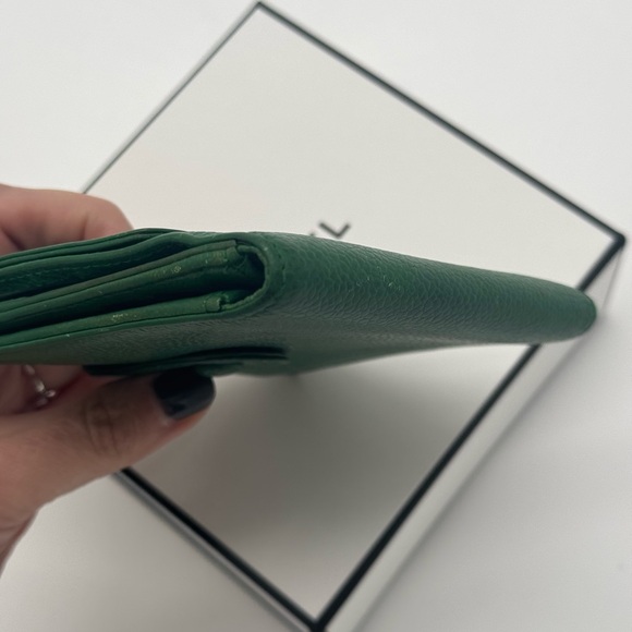 Chanel Wallet 💚 - Picture 5 of 10